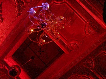 © Robert Rotifer Kristallluster und Stuck in der Bush Hall